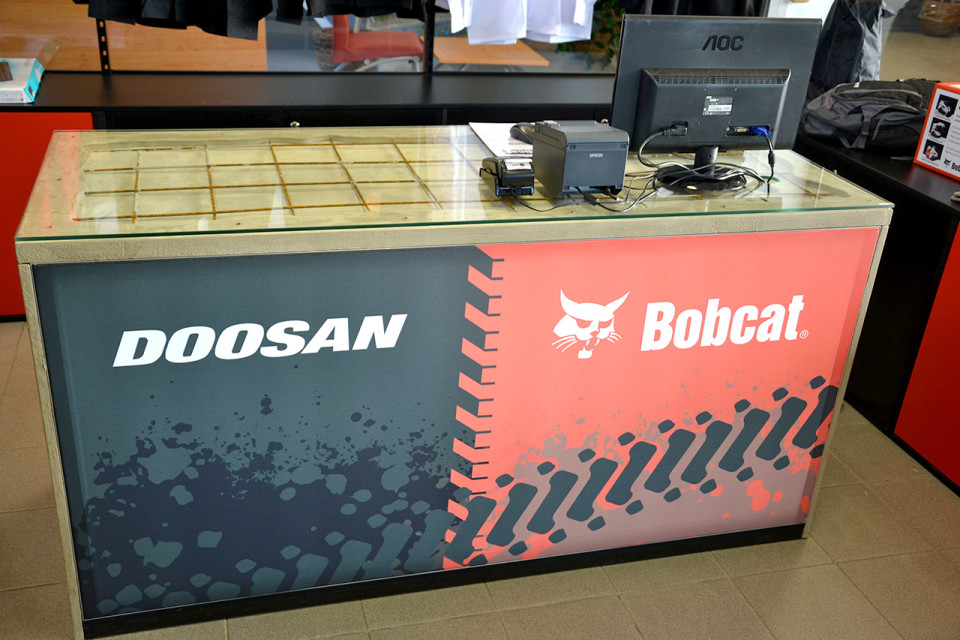 Bobcat - vybavení obchodu, design obchodu
