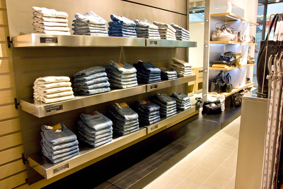 Calvin Klein Jeans - vybavení obchodu, design obchodu