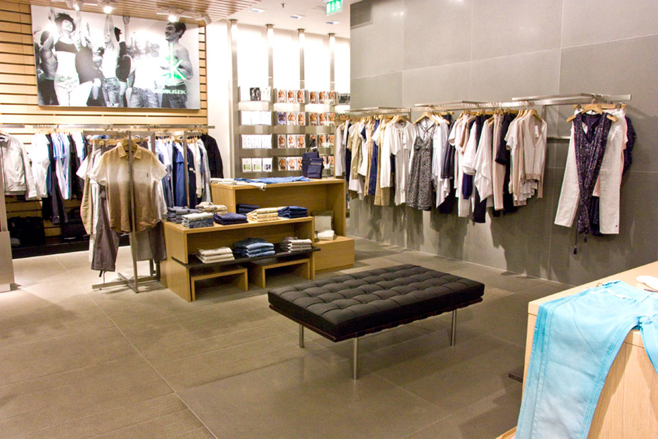 Calvin Klein Jeans - vybavení obchodu, design obchodu