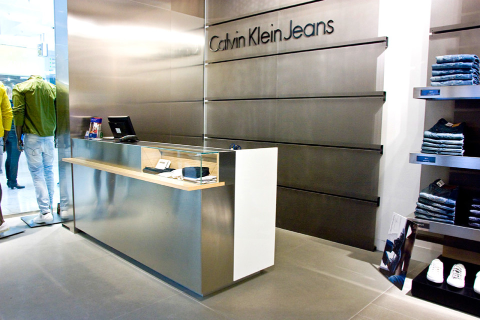 Calvin Klein Jeans - vybavení obchodu, design obchodu