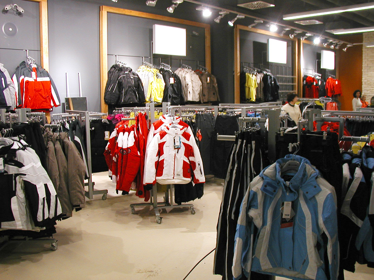 Alpine Pro - vybavení obchodu, design obchodu