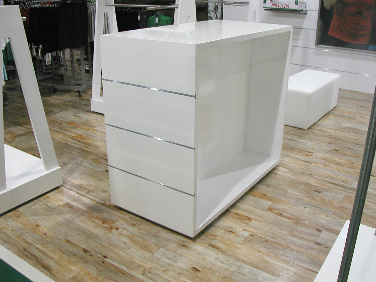 FILA - vybavení obchodu, design obchodu