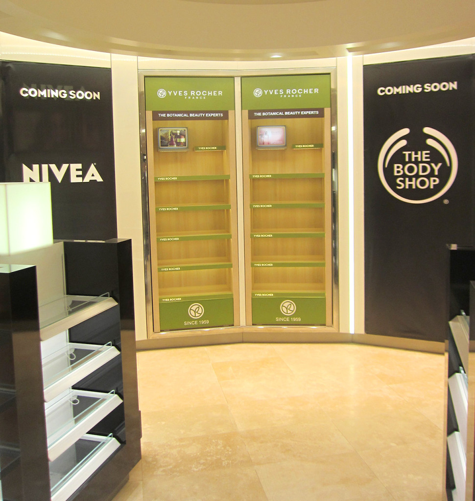 YVES ROCHER - vybavení obchodu, design obchodu