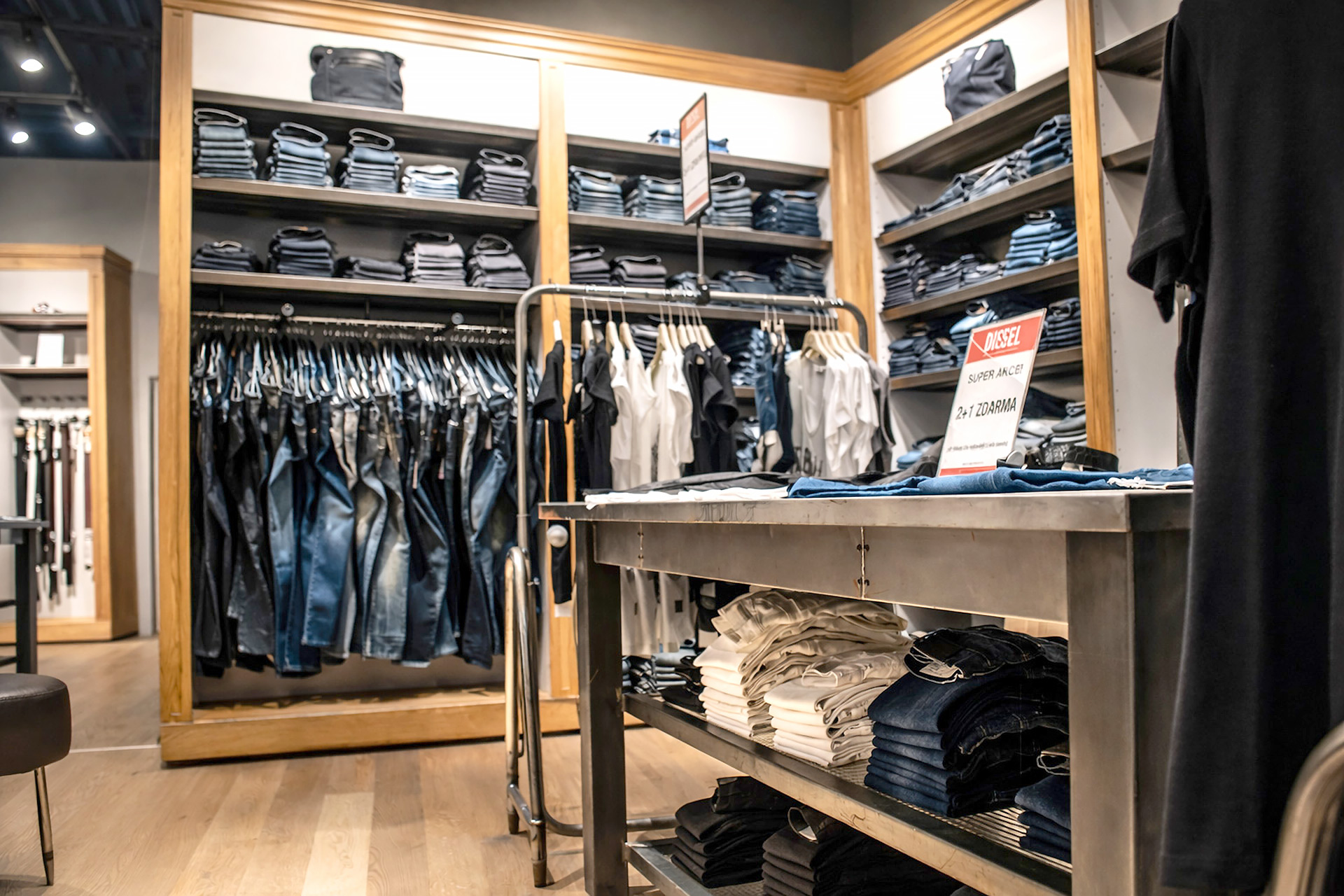 DIESEL - vybavení obchodu, design obchodu