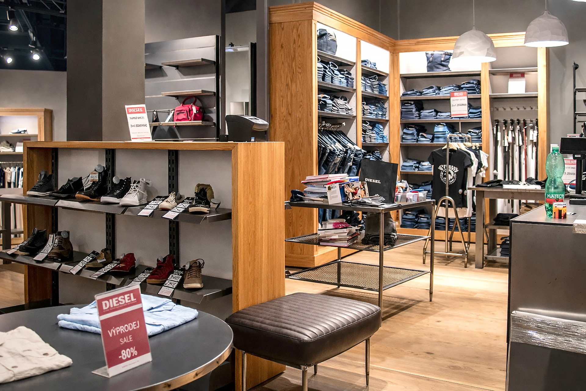DIESEL - vybavení obchodu, design obchodu