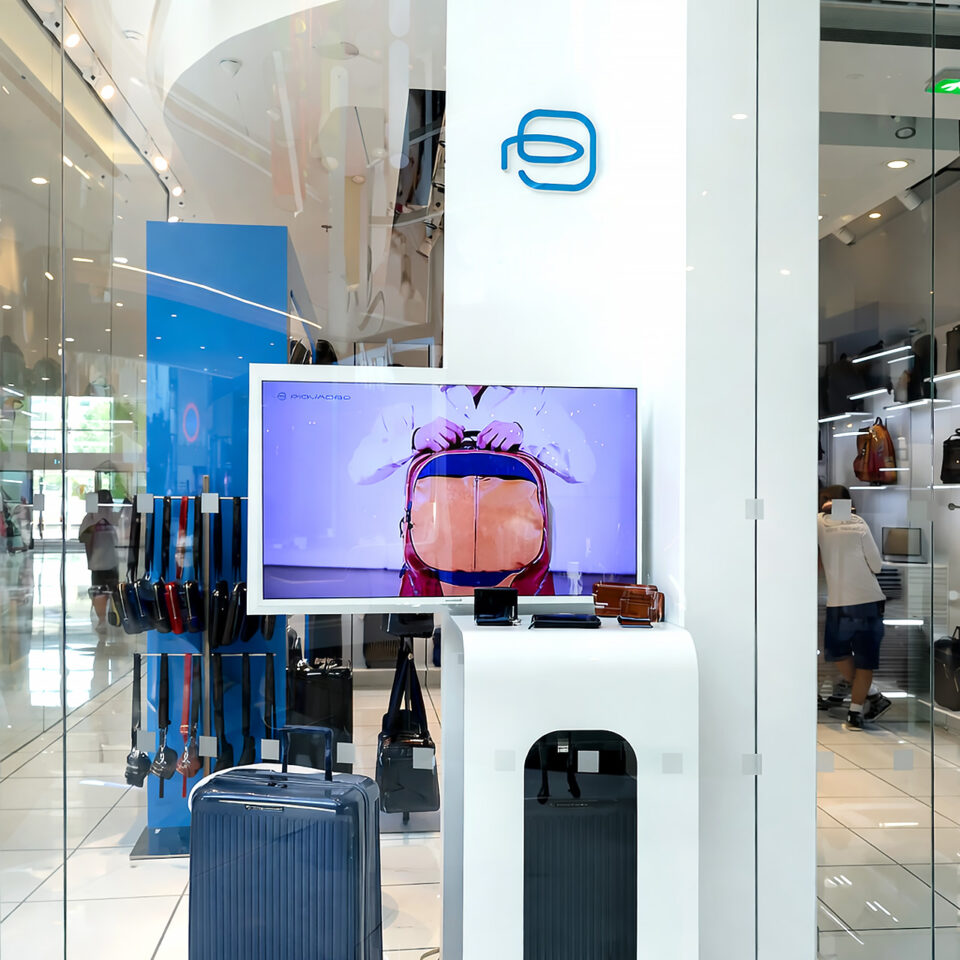 Design obchodu Piquadro - Centrum Černý Most