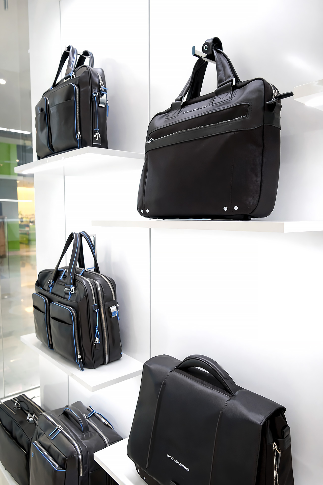 Design obchodu Piquadro - Centrum Černý Most