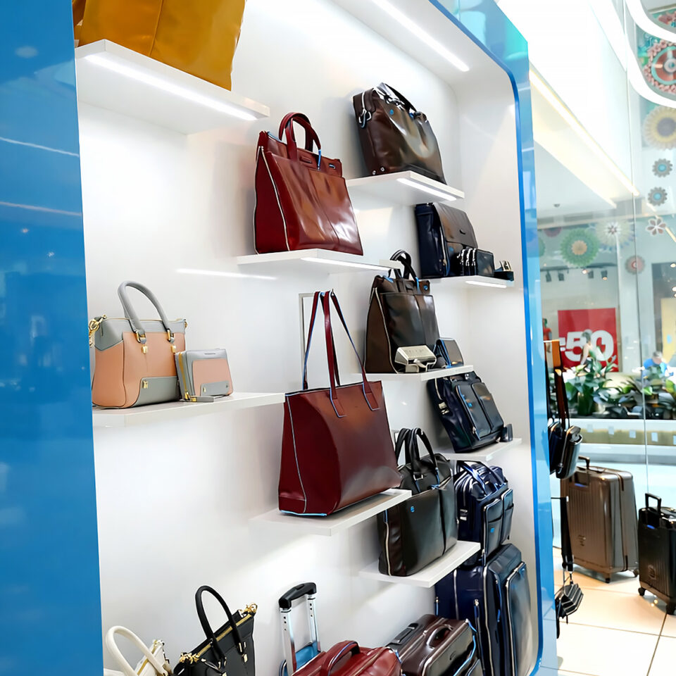 Design obchodu Piquadro - Centrum Černý Most