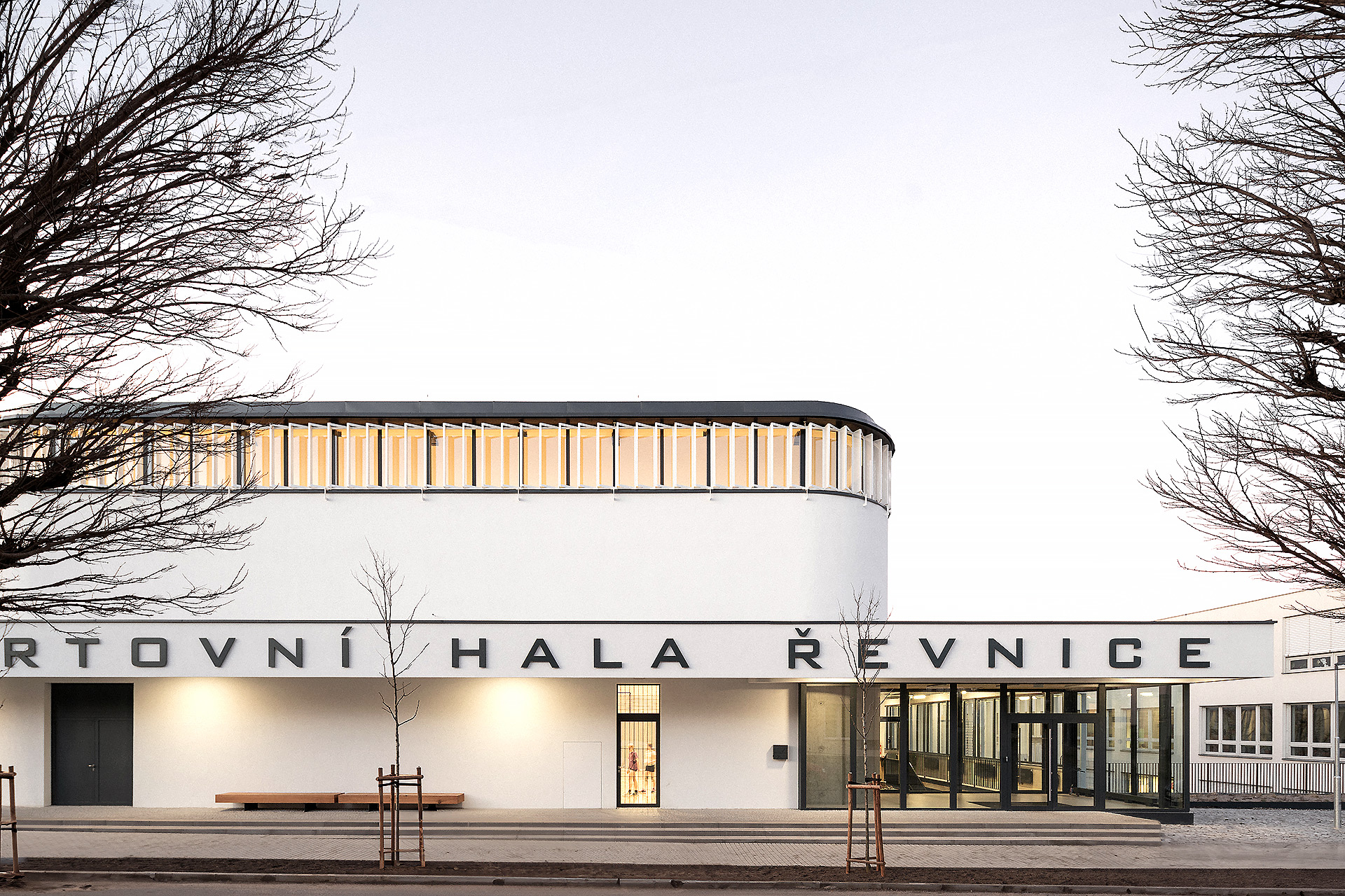 Sportovní hala Řevnice - vybavení obchodu, design obchodu
